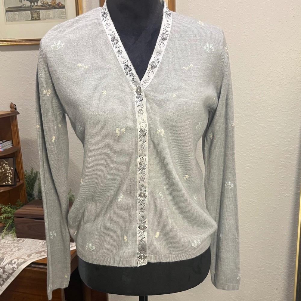 Vintage Gray Floral Cardigan Sweater Dainty Cottagecore Coquette Grandmacore Sm